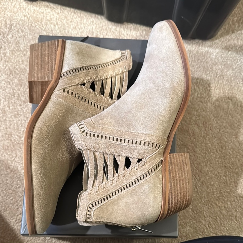 NWT Vince Camaro beige/tan suede bootie